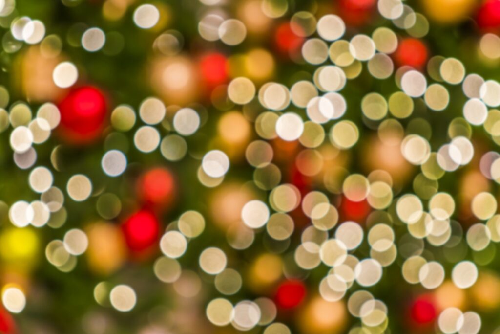 A blurry image of a christmas tree with lighting ideas.